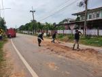 ทำความสะอาดถนน บริเวณบ้านเหล่าหมากบ้า  หมู่ที่ 7