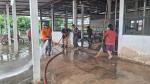 งานป้องกันฯ บริการรถบรรทุกน้ำล้างทำความสะอาดศาลาประชาคม หมู่