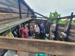 ลงพื้นที่ตรวจสอบความเสียหายจากเหตุลมพายุพัดหลังคาบ้านเรือนปร
