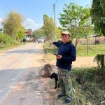 ตัดหญ้าและต้นไม้ บริเวณถนนบ้านหนองแวงมาสำนักงานเทศบาลตำบลแชแ